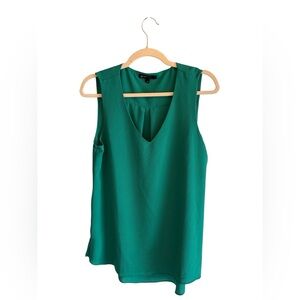 NWOT Gibson Elegant Green Sleeveless Top in Size M